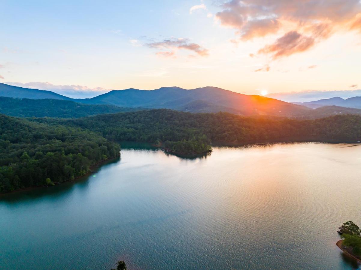 Retreat On The Lake Hiawassee Exterior photo